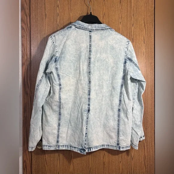 POL Uptown Girl Woven Light Wash Denim Jacket - Picture 10 of 10